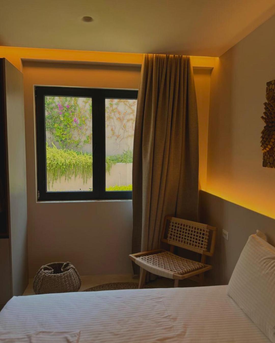 Azar Luxury Apartahotel *