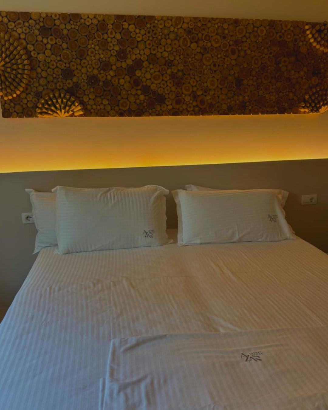 Azar Luxury Apartahotel